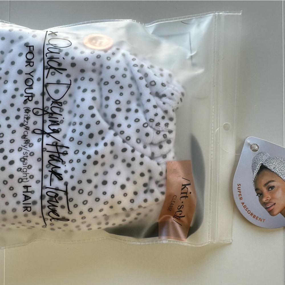 NWT hair turban in - black spots